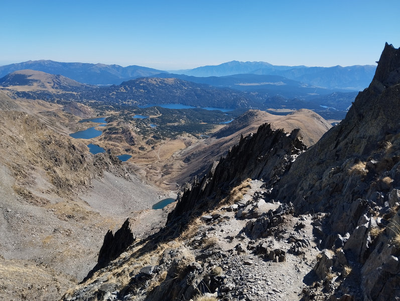 en chemin, paysage de montagne